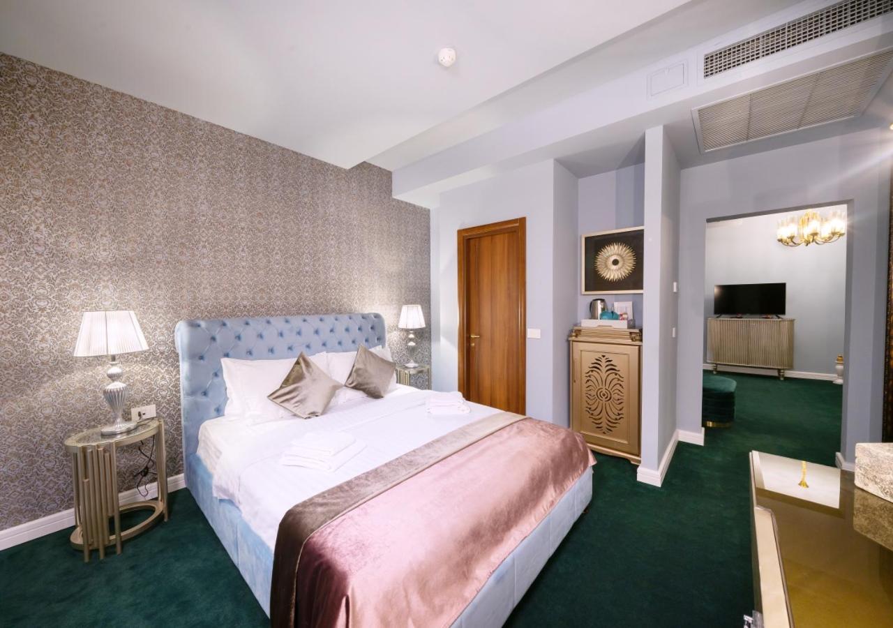 Phoenicia Comfort